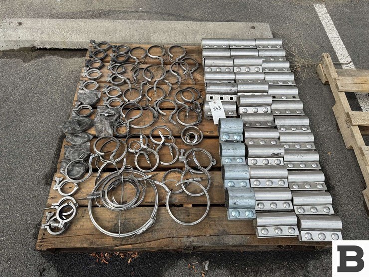 miscellaneous-stainless-steel-pipe-clamps-and-joiners-image-1