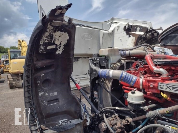 2019-peterbilt-567-image-18