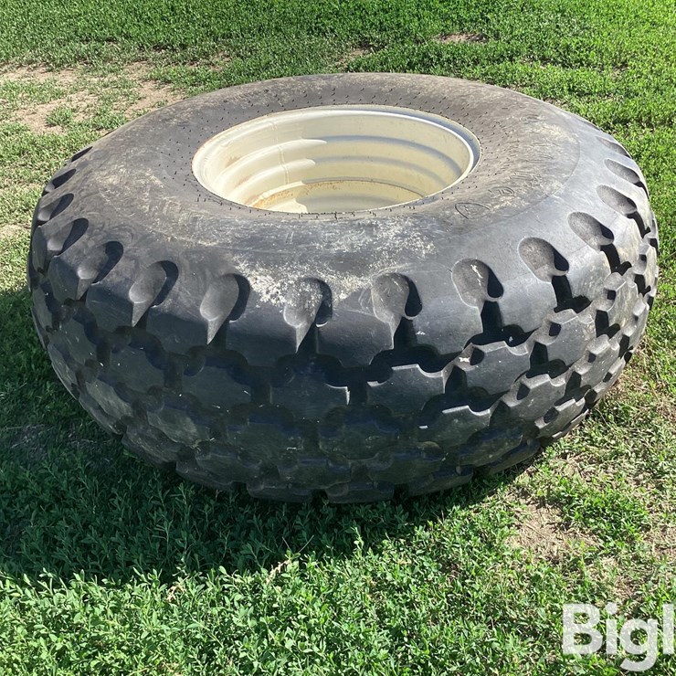 Firestone 23.1-26 Tire & Wheel
