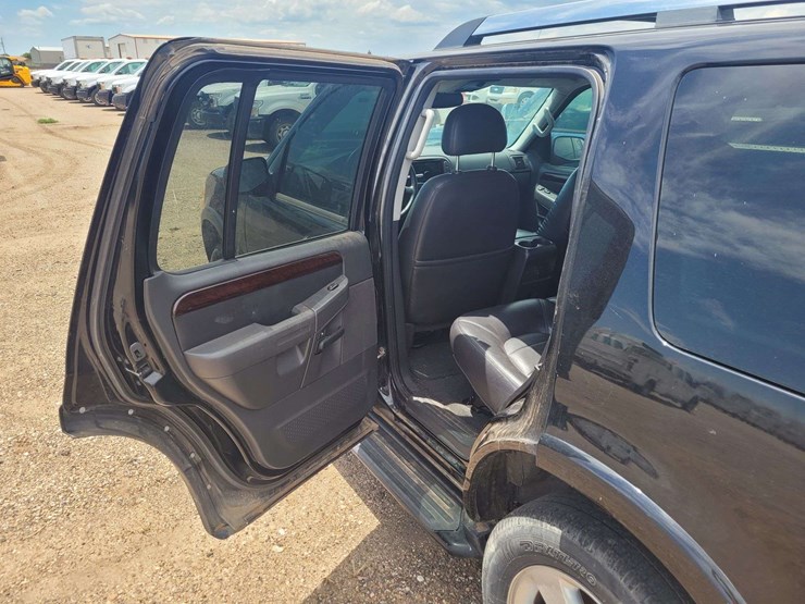 2005-ford-explorer-limited-image-5