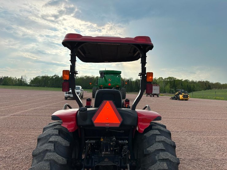 2011-case-ih-farmall-40-image-21