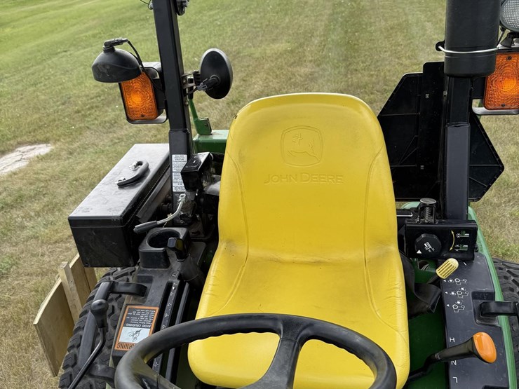 2010-john-deere-2720-image-16