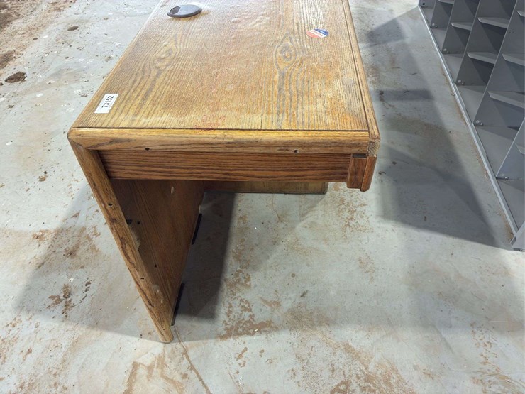 wooden-desk-image-4