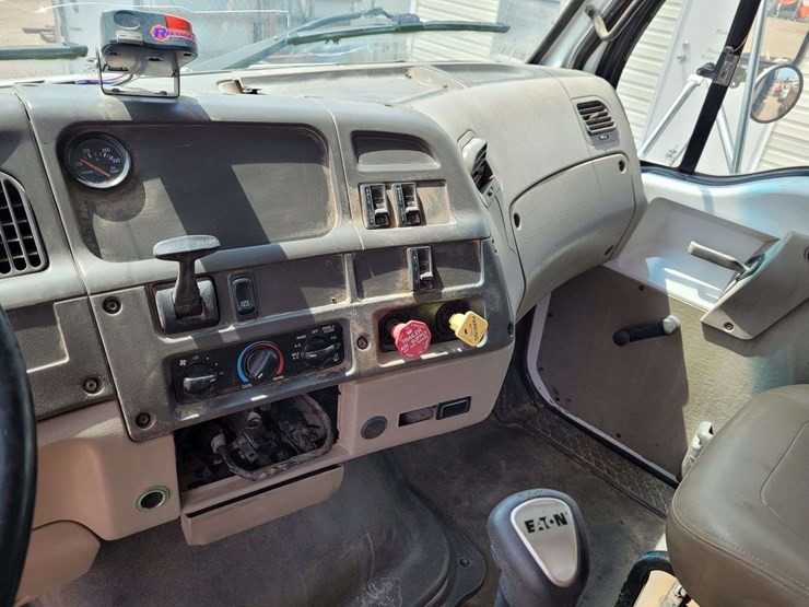 2006-sterling-l9500-image-9