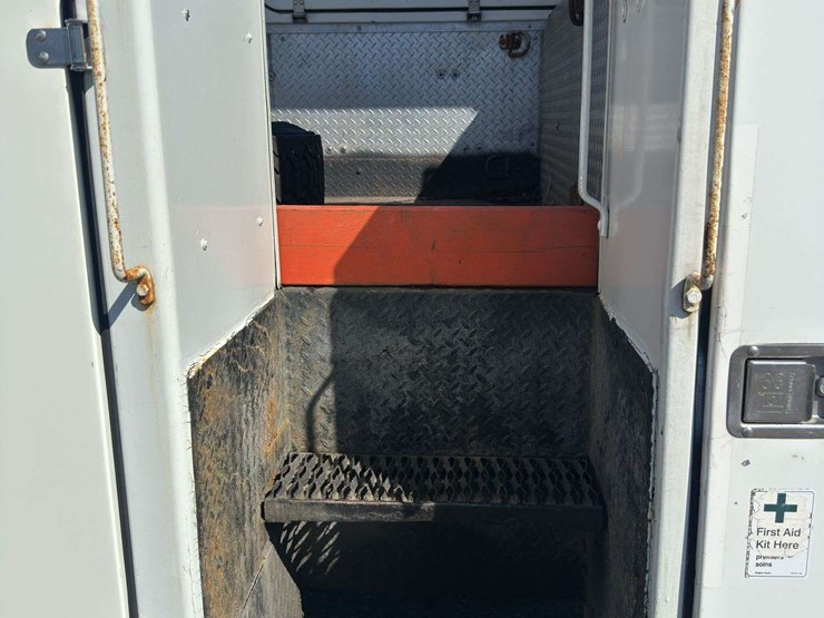2000-international-4900-image-16