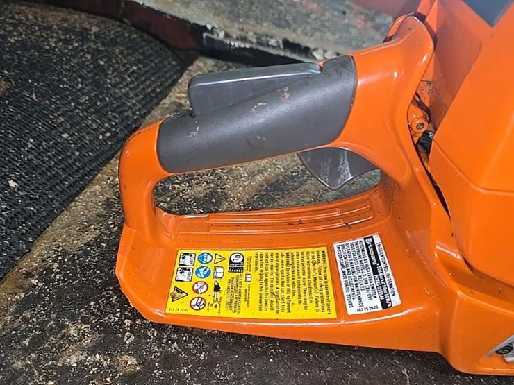 #100-•-2023-husqvarna-550-xp-chain-saw-image-16