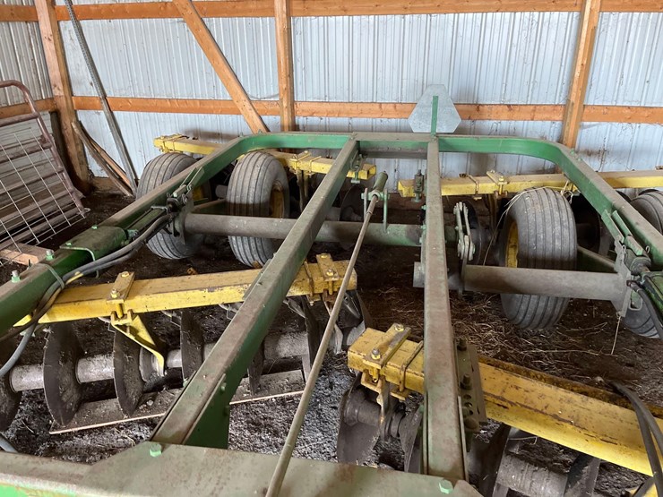 john-deere-310-image-11