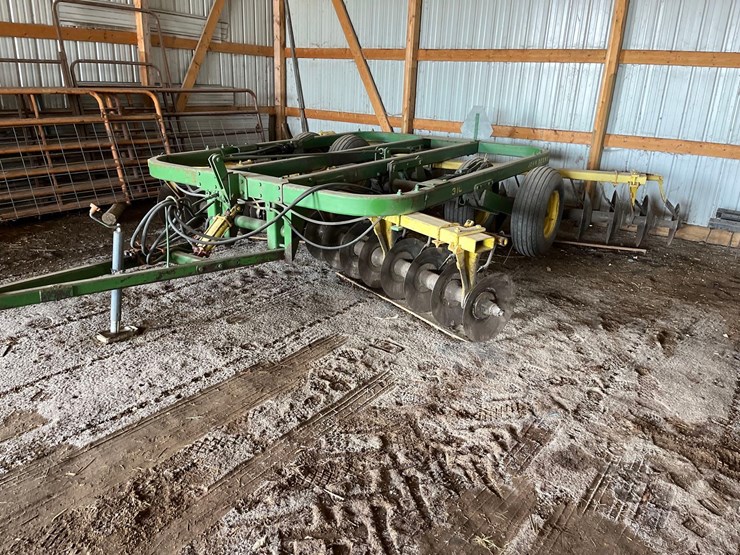 john-deere-310-image-2