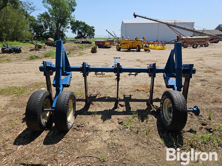 5-shank-3-pt-ripper-w/adjustable-gauge-wheels-image-6