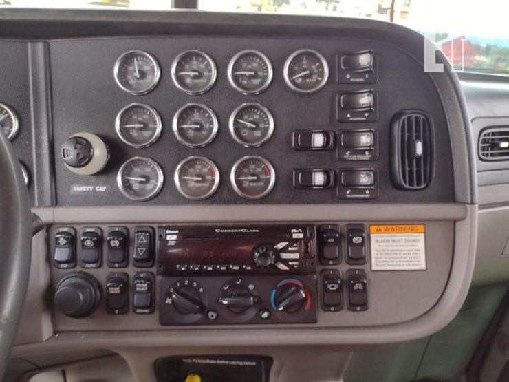 peterbilt-389-image-10