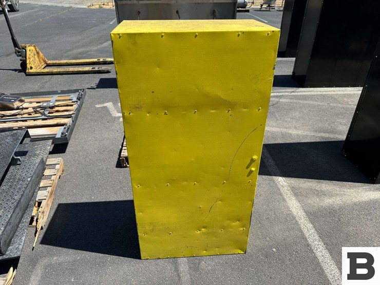 justrite-flammable-storage-cabinet-image-2