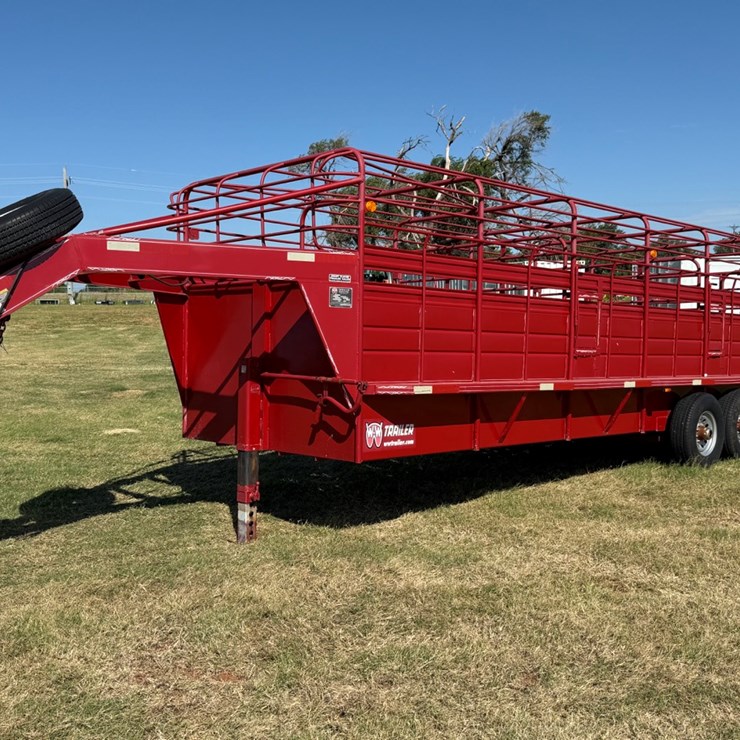 #18 • 2015 WW LIVESTOCK TRAILER