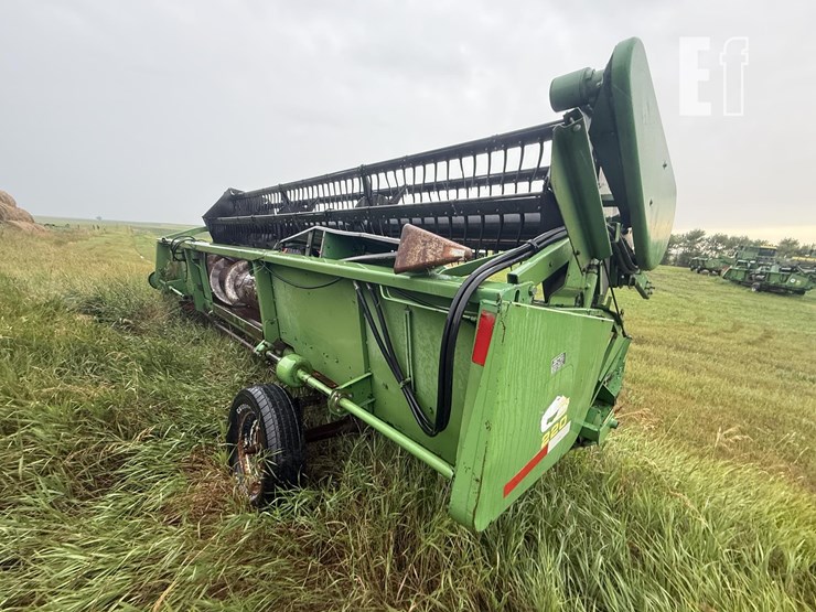 john-deere-220-image-6