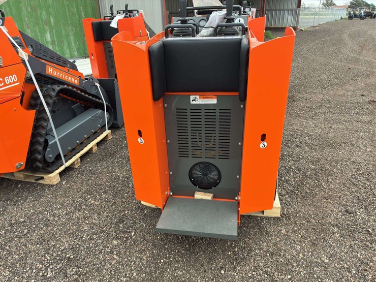 mini-skid-2024-hrc600-skid-steer-image-5