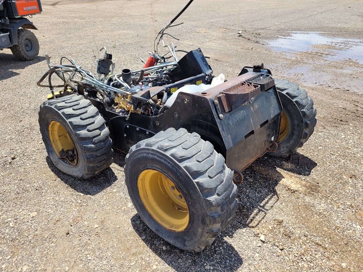 bottom-half-of-gutted-skid-steer-image-6