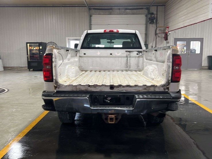 2016-chevrolet-silverado-2500hd-image-4