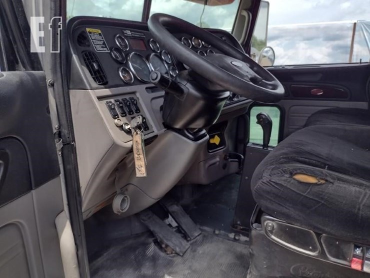 peterbilt-389-image-13