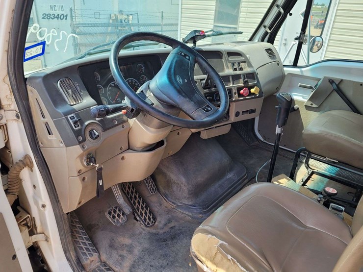 2006-sterling-l9500-image-7