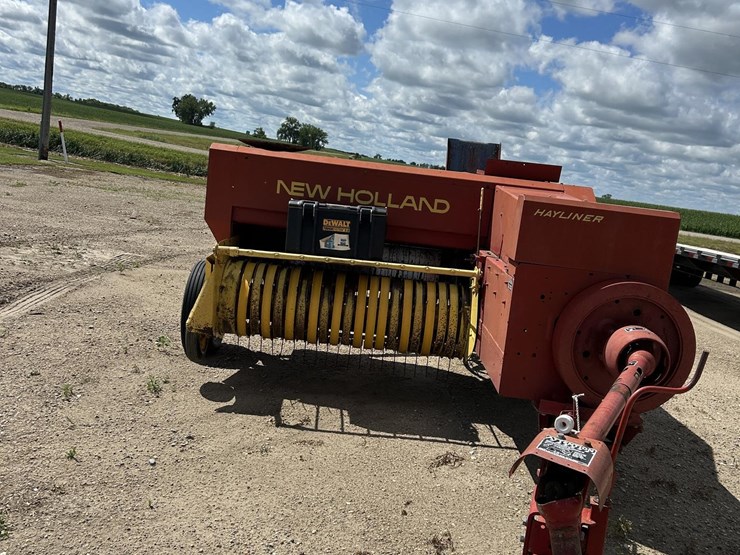 new-holland-311-image-2