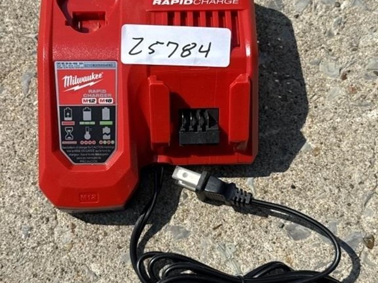 milwaukee-m12-–-m-18-rapid-charger.-image-1