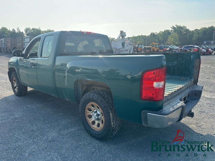 2011-chevrolet-silverado-1500-image-4