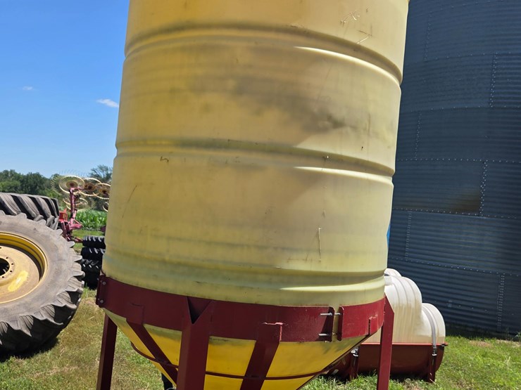 dultmeier-mp223ca-upright-poly-cone-bottom-tank-image-7