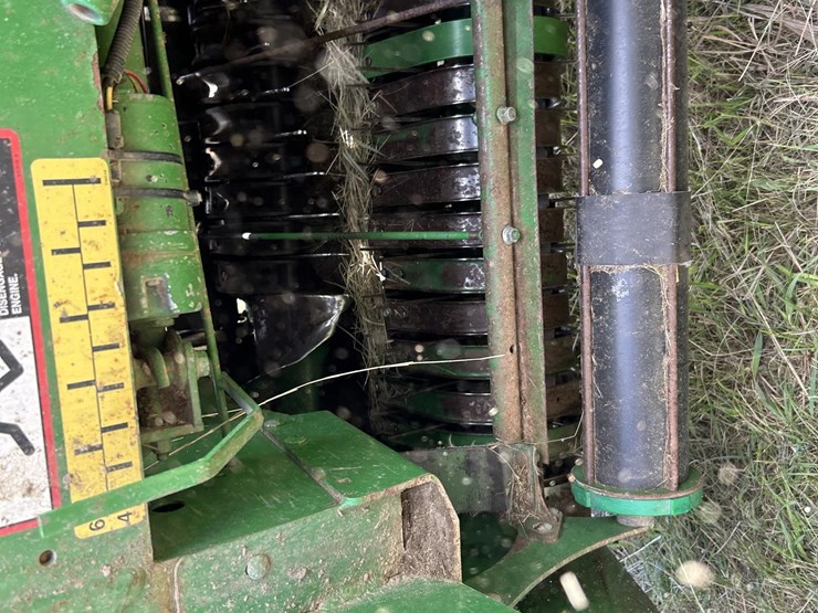 2012-john-deere-568-image-23