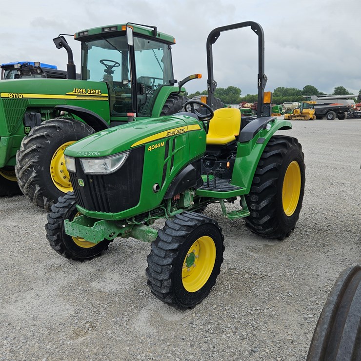 2021 JOHN DEERE 4044M