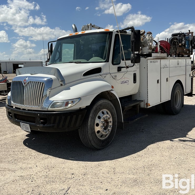 2002 INTERNATIONAL DURASTAR 4300