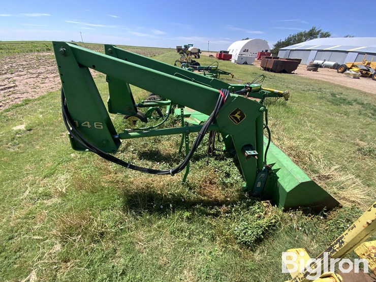 john-deere-146-image-4