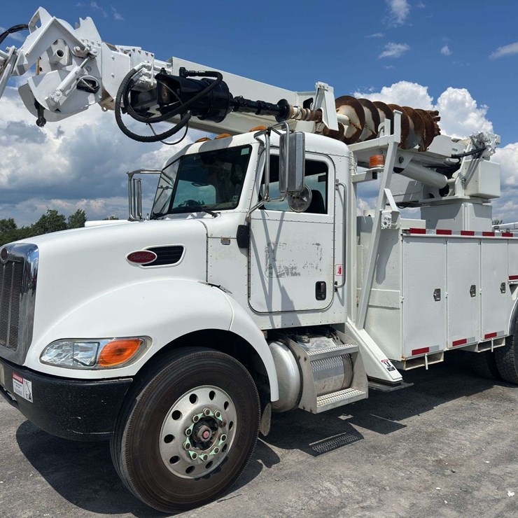 2007 Peterbilt PB335 S/A Auger Truck