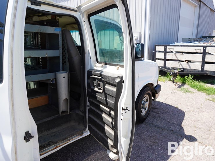 2004-chevrolet-express-1500-image-9