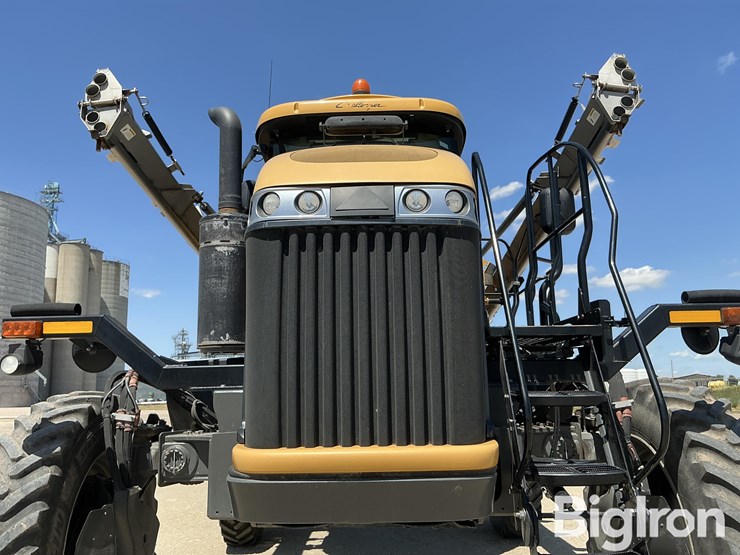 2015-rogator-1300b-self-propelled-dry-spreader-w/airmax-180-image-9