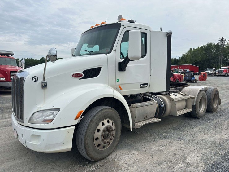 2014-peterbilt-579-image-1