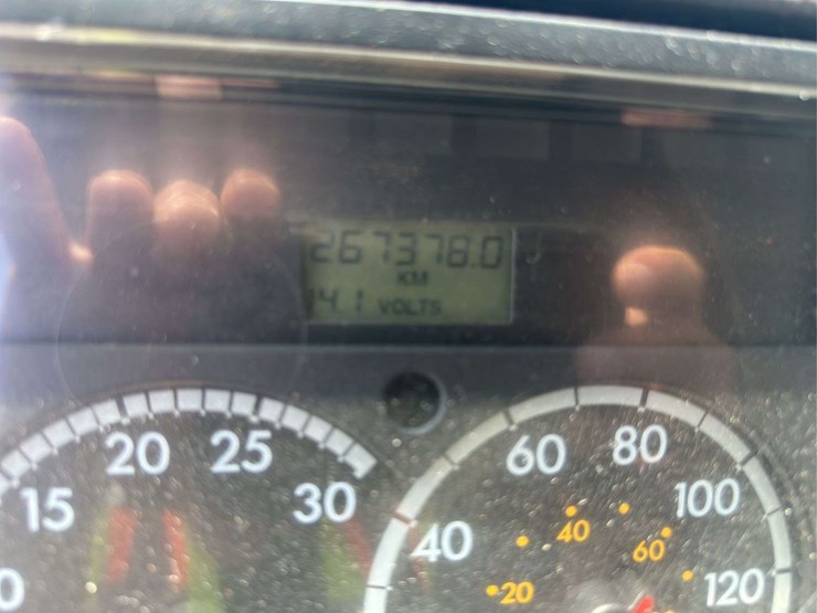 2002-freightliner-fl80-image-25
