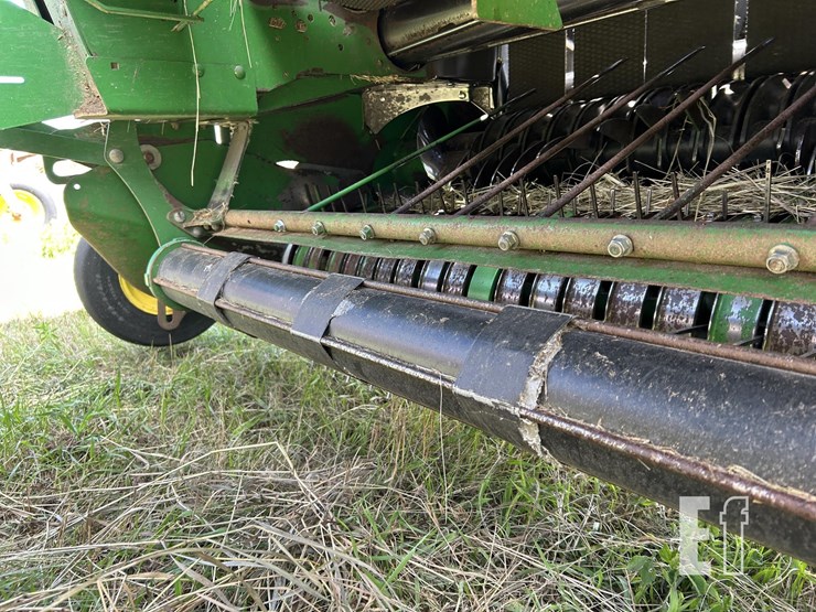 2012-john-deere-568-image-10