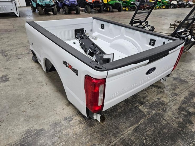 #422-•-2024-ford-8'-pick-up-truck-box-image-3
