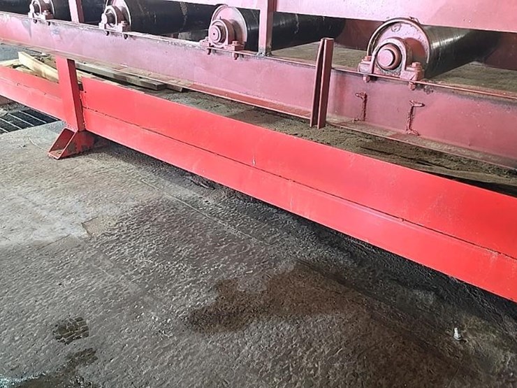 #115-•-roll-case-with-conveyor-and-side-transfer-deck-image-44
