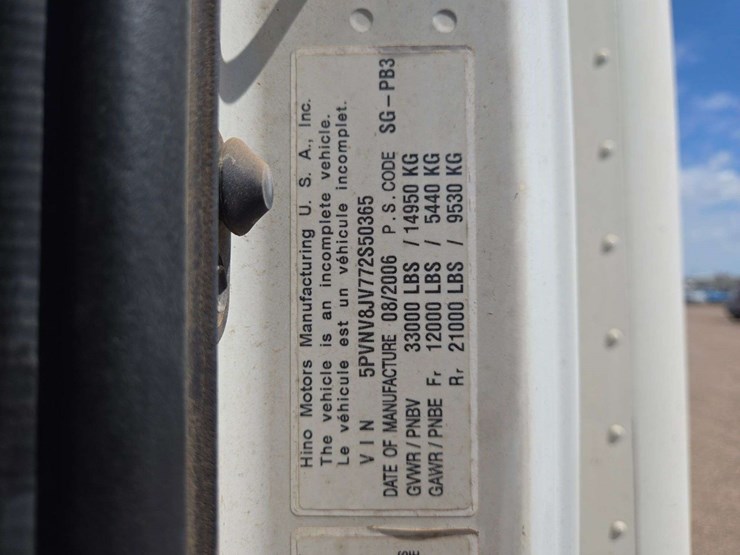 2007-hino-338-image-23