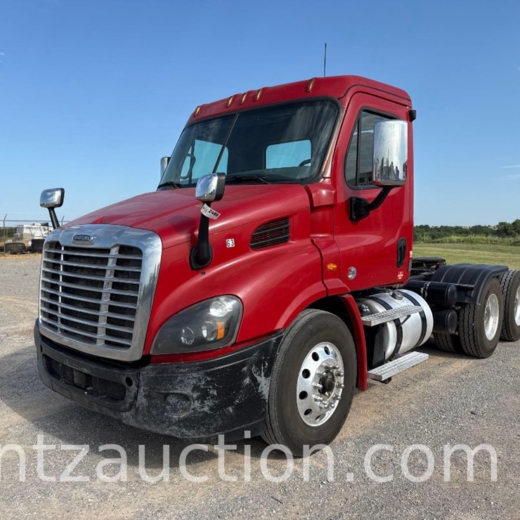 2019 FREIGHTLINER CASCADIA 113