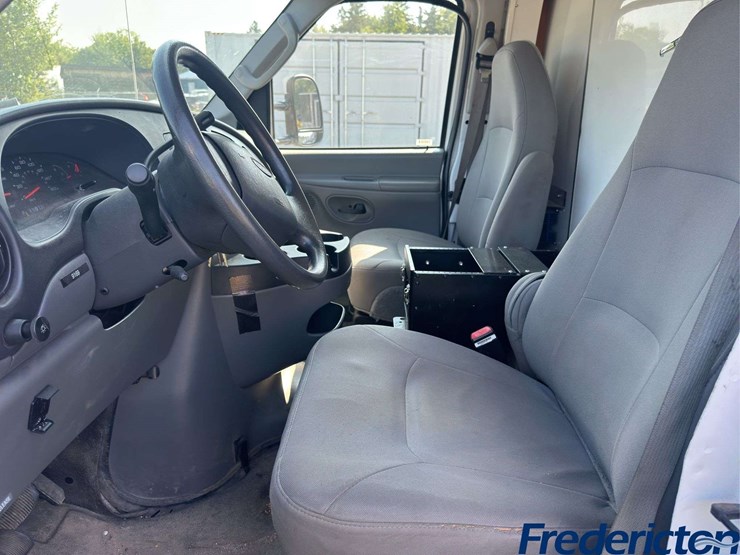 2006-ford-e350-image-18