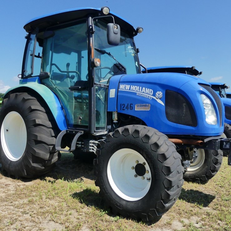 NEW HOLLAND BOOMER 47