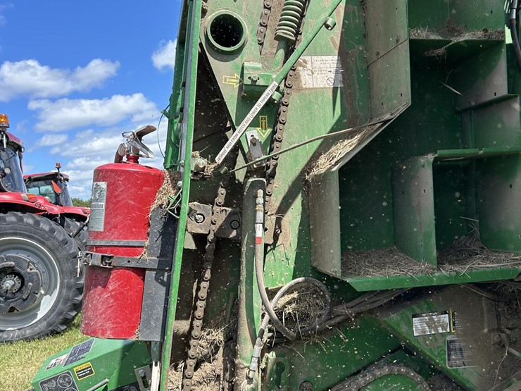 2012-john-deere-568-image-14