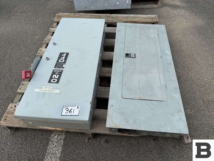 disconnect-switch-and-circuit-breaker-box-image-1