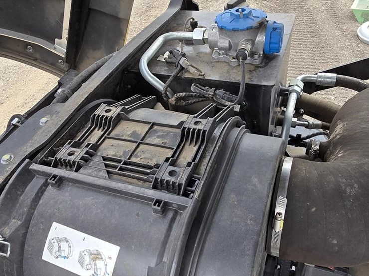 2020-challenger-mt743-image-17