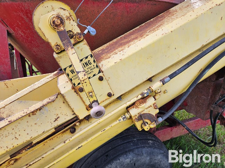 new-holland-355-image-17