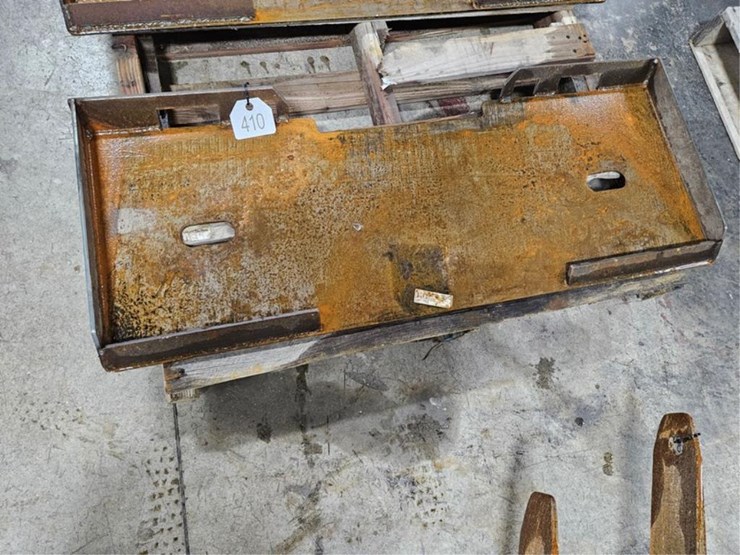 #410-•-new-kit-skid-steer-face-plate-image-1