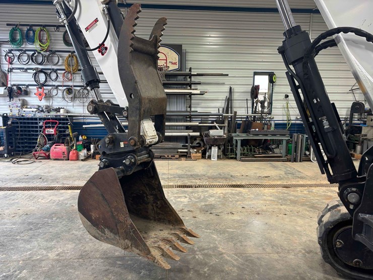 2016-bobcat-e85-image-13