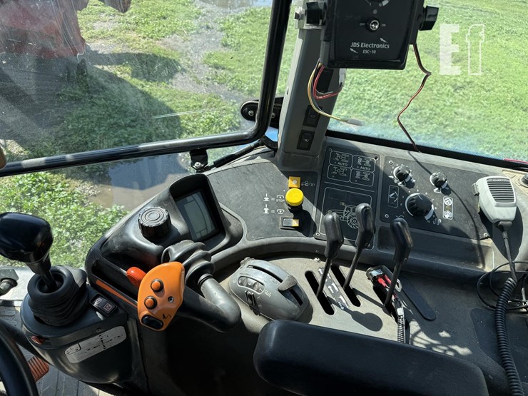 2006-new-holland-tm155-image-30