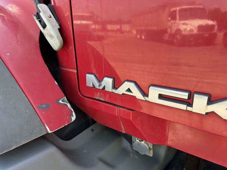 2009-mack-granite-gu813-image-13
